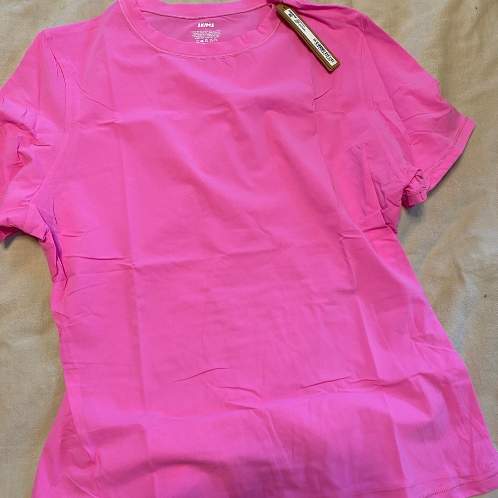 Skims Fits Everybody T-Shirt
